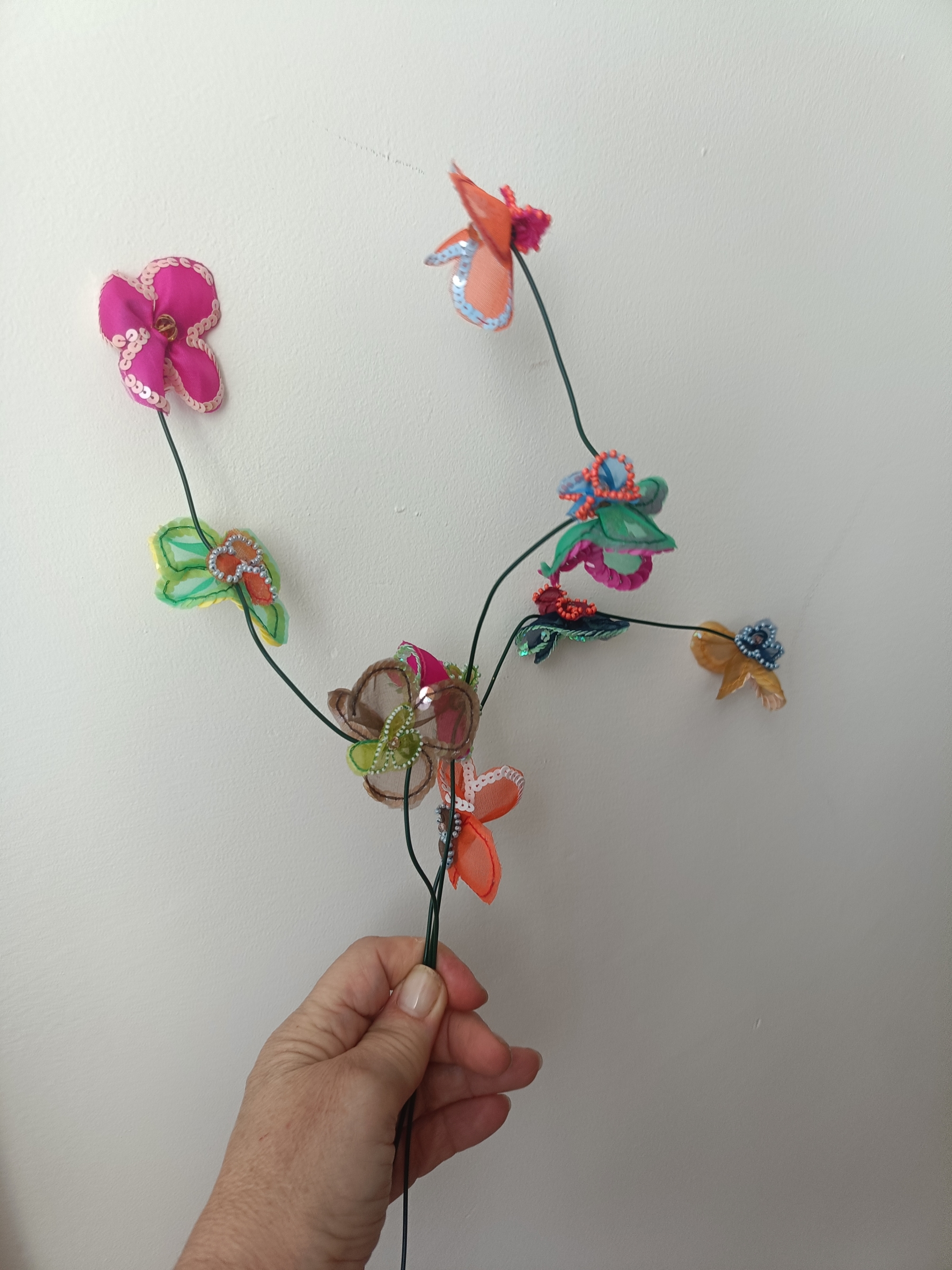 GetxoaktibaTU! Taller: Ramo de flores bordado con pedrería.