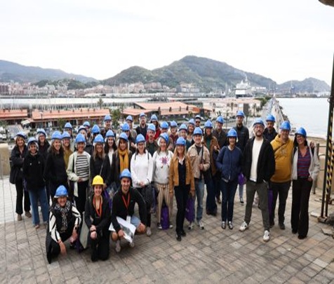 Profesionales de 40 oficinas de turismo de Euskadi visitan Punta Begoña